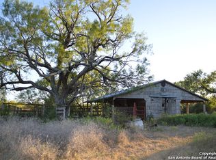 961 County Road 664, Devine, TX 78016