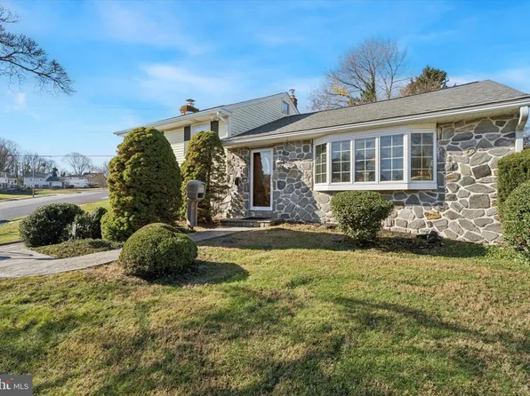 240 N Central Blvd, Broomall, PA 19008