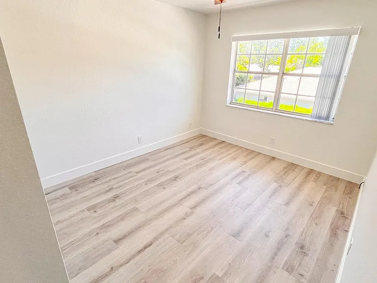 1438 Hawthorne Pl — Photo 33