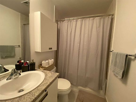 5th image of 38 Grenville St #3909