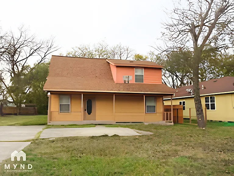 2112 Wavell St — Photo 1