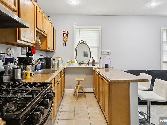5th image of 130 Park Ave #1