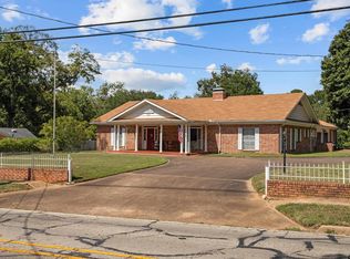 916 E Houston Ave, Crockett, TX 75835