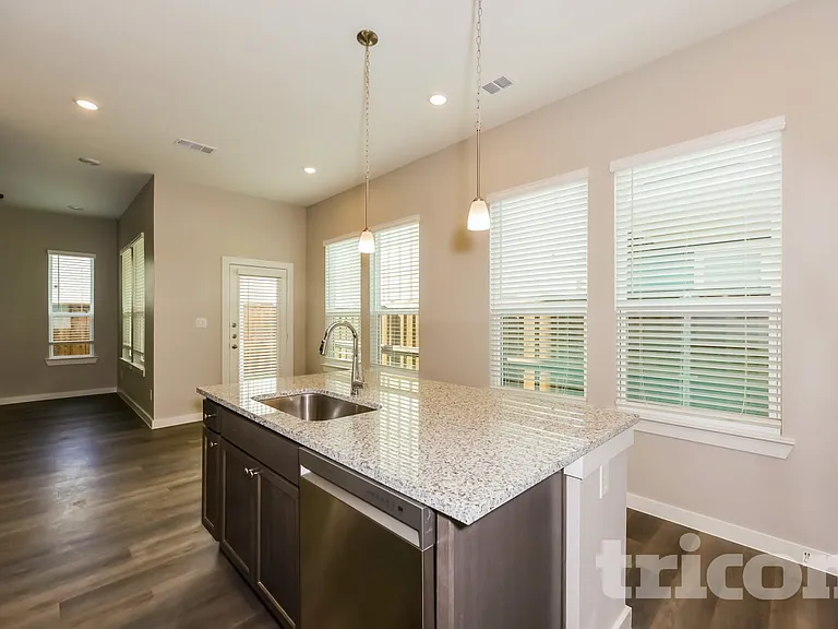4303 Stonybrook Rd — Photo 4