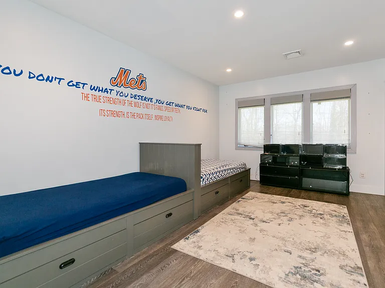 22 Olive St — Photo 24