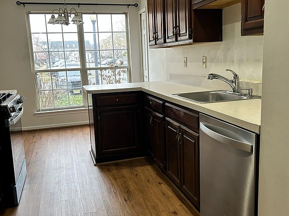 4th image of 109 Cherry St