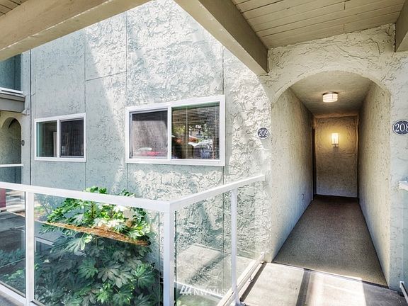 2nd image of 701 122nd Ave NE APT 209