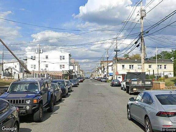Exterior Neighborhood (street photo)