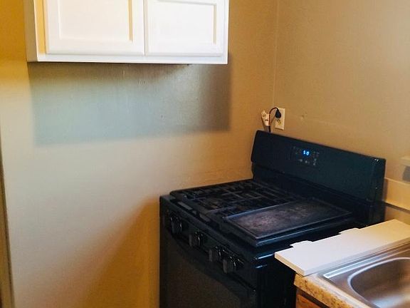 2nd image of 258 E Market St APT 3