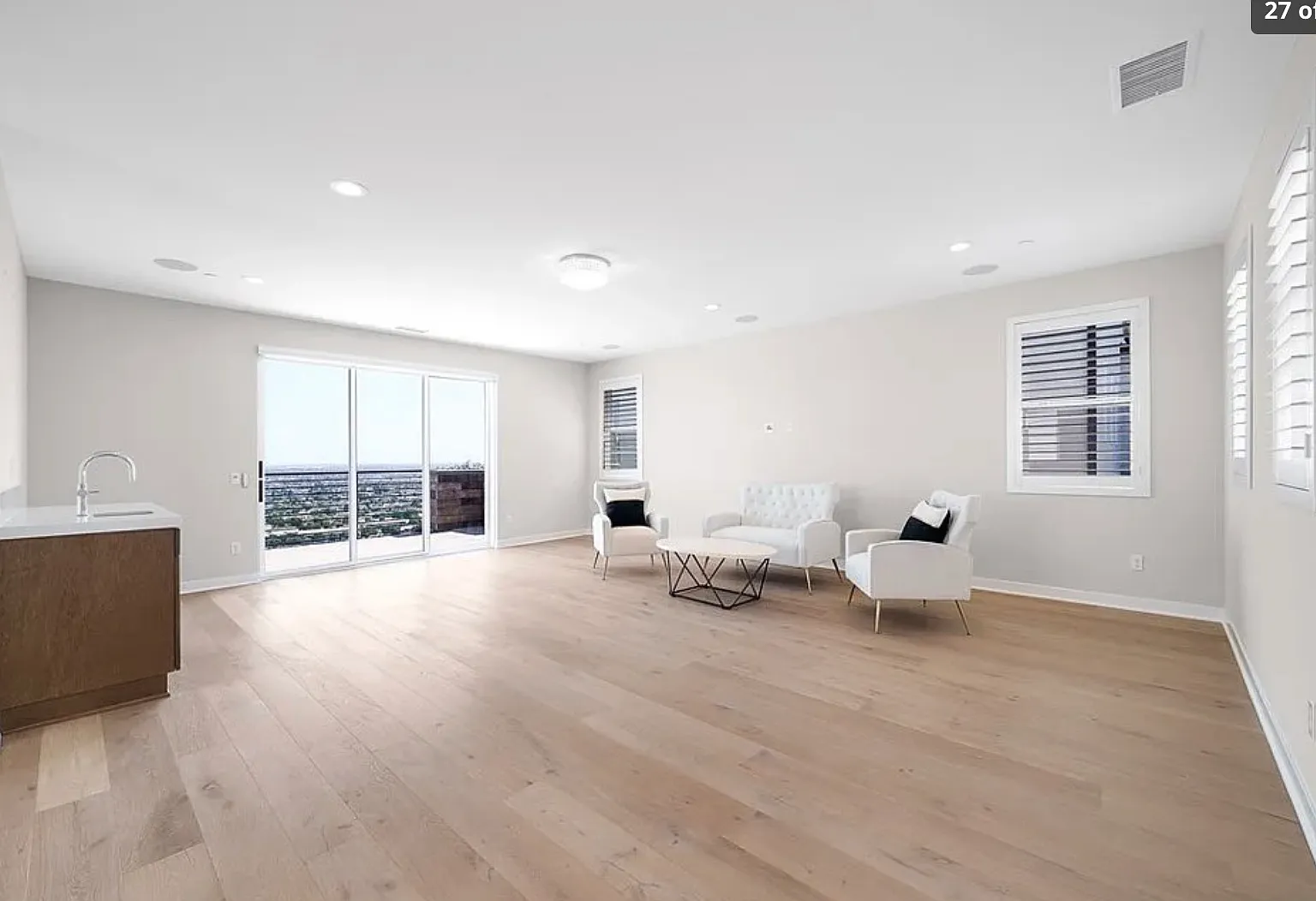 5 bed, 3296 sqft, $7,800 — Photo 2