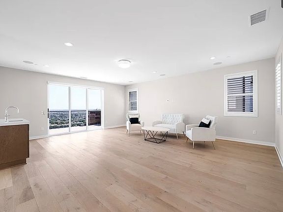2nd image of 438 Sycamore Dr