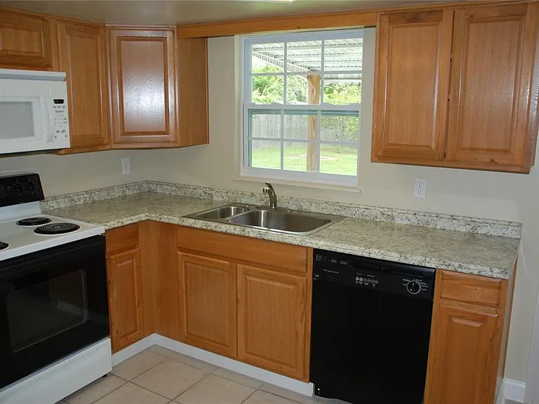 1624 Springdale Dr — Photo 13