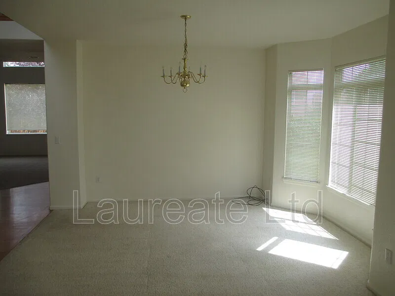 4 bed, 2.5 bath, 2525 sqft, $3,295 — Photo 4