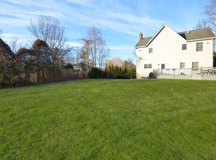 150 Oyster Bay Rd, Locust Valley, NY 11560