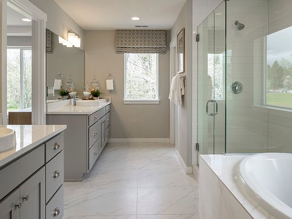 Owner's Bath w/Dual Vanity