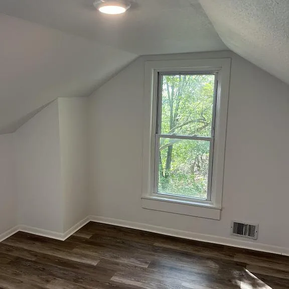 535 Chautauqua St — Photo 8