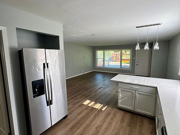 5th image of 1102 W 111th St