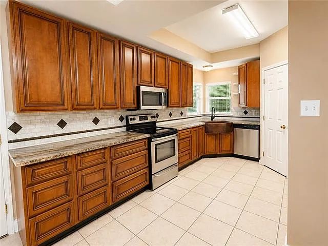 3 bed, 2.0 bath, 1475 sqft, $1,800 — Photo 2