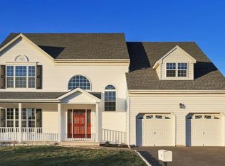 17 Cardinal Way, Raritan, NJ 08869