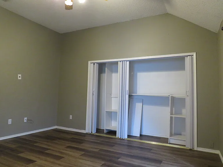 6034 Maple Leaf Dr — Photo 17