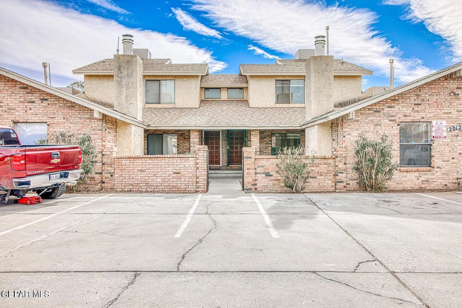 3 bed, 2.0 bath, 1304 sqft, $1,500 — Photo 1