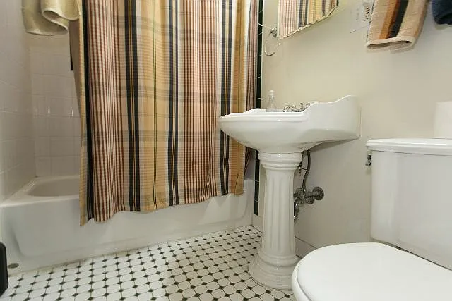 1927 W Schiller St #1 — Photo 17