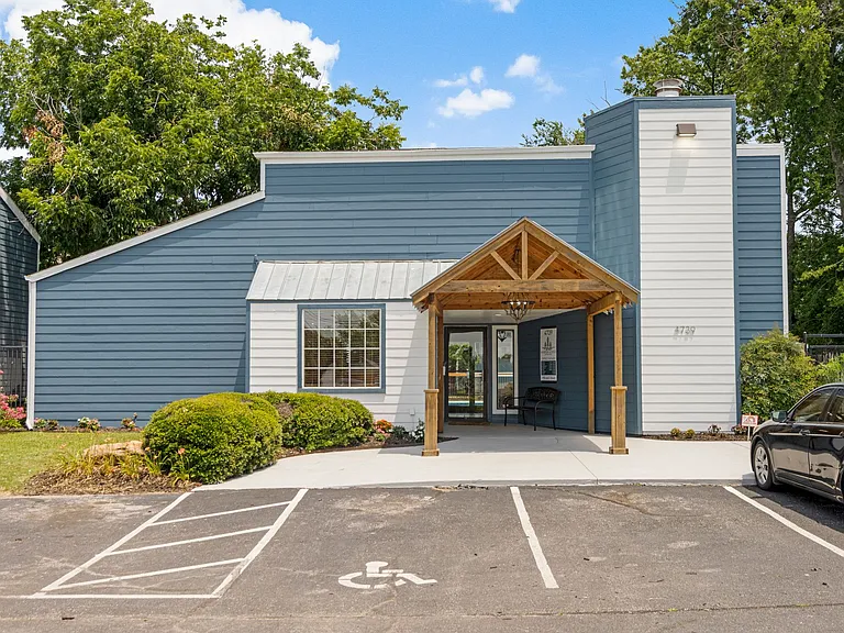 Harper's Lodge Apartments - Don't Miss Out Save Up to $300 When You Move In! — Photo 2