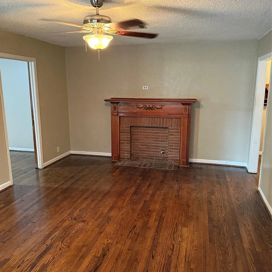 2 bed, 1.0 bath, 1293 sqft, $1,750 — Photo 3