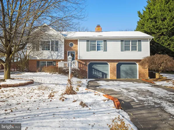 13114 Hyacinth Ct, Hagerstown, MD 21742