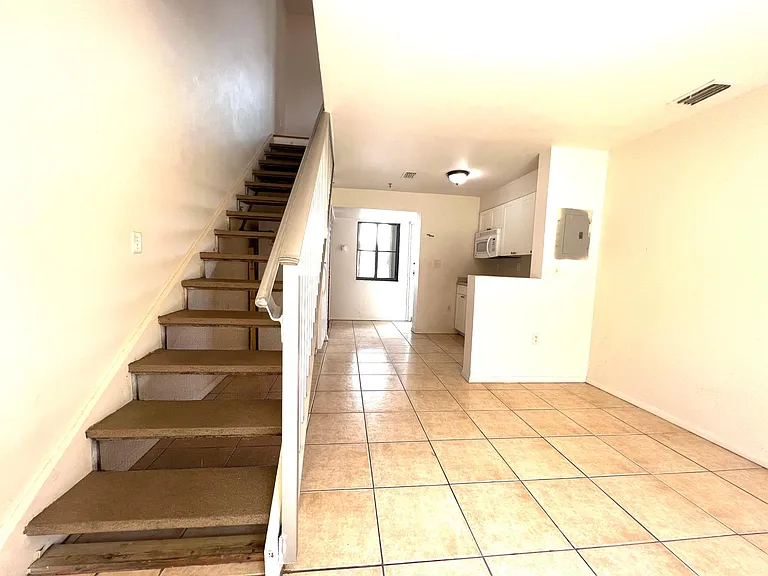 1134 NW 5th St #5 — Photo 9