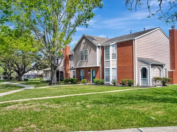 17271 Saturn Ln, Houston, TX 77058