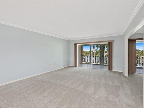 4th image of 383 Harbour Dr APT 303