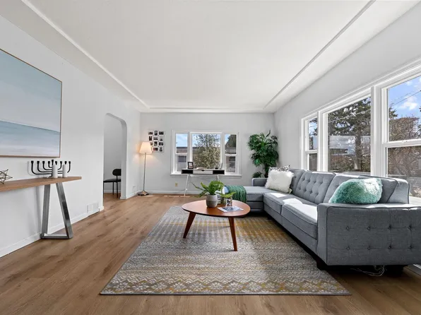 341 Sherbrooke St, New Westminster, BC V3L 3M4