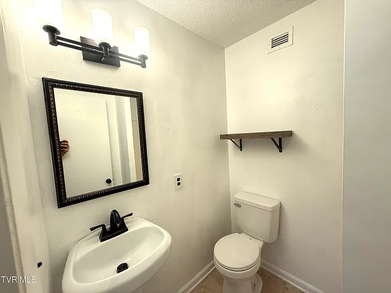 1225 Carriage Cir #203 — Photo 12