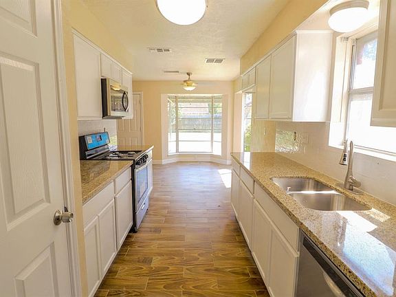 5th image of 10306 Kirkhill Dr