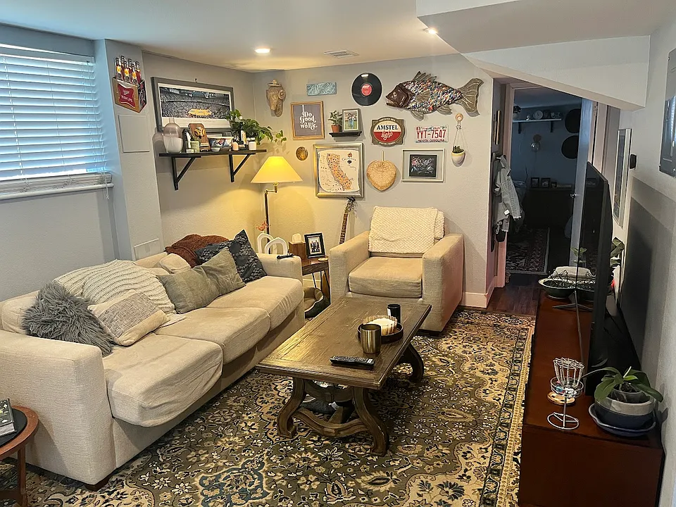 Living room (w/ furniture)