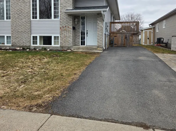 2241 Glen Brook Dr, Cornwall, ON K6H 7N2