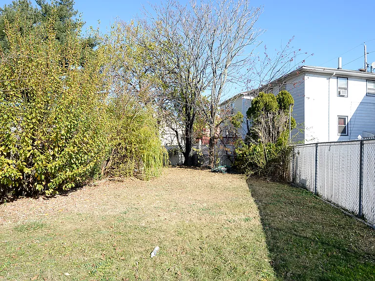 18 Colonial Dr #1 — Photo 13