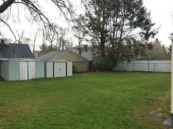 2nd image of 90 Pine St