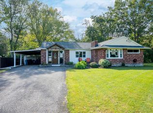 920 Pearse Rd, Niskayuna, NY 12309