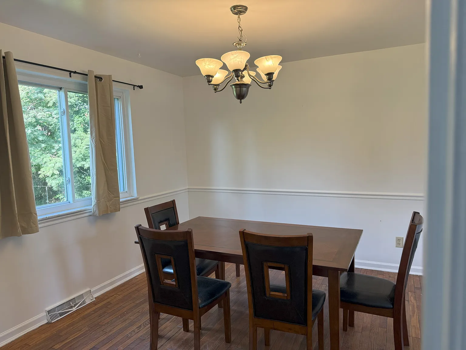 4 bed, 2000 sqft, $2,750 — Photo 2