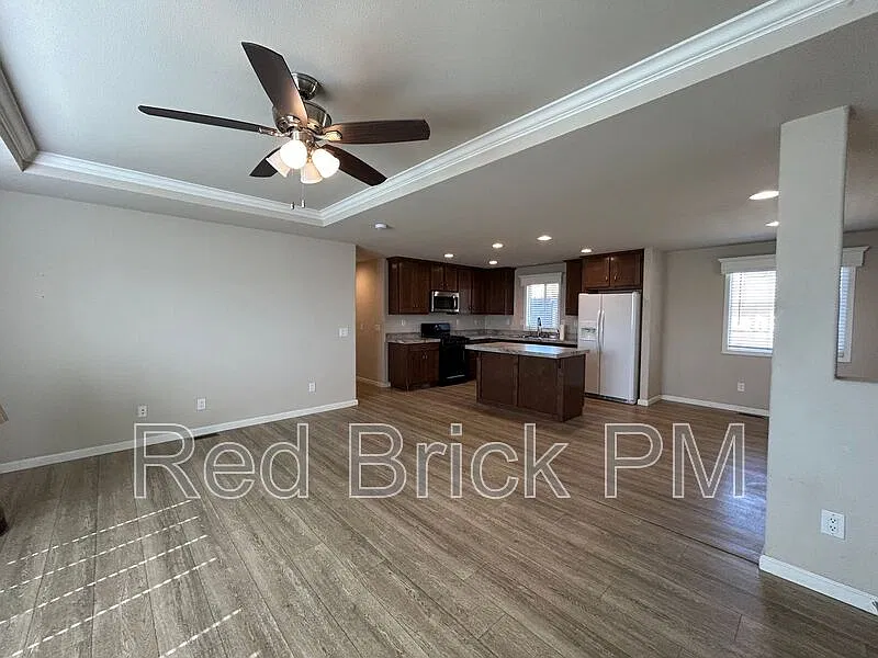 3 bed, 2.0 bath, 1500 sqft, $1,800 — Photo 2