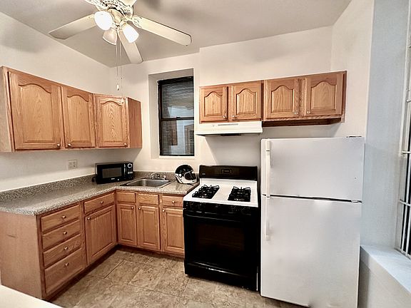 4th image of 938 Amsterdam Ave APT 1R
