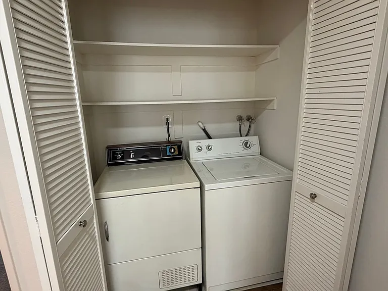 Farmdale Court Apartments — Photo 9
