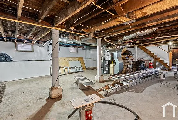 220 Clay St — Photo 31