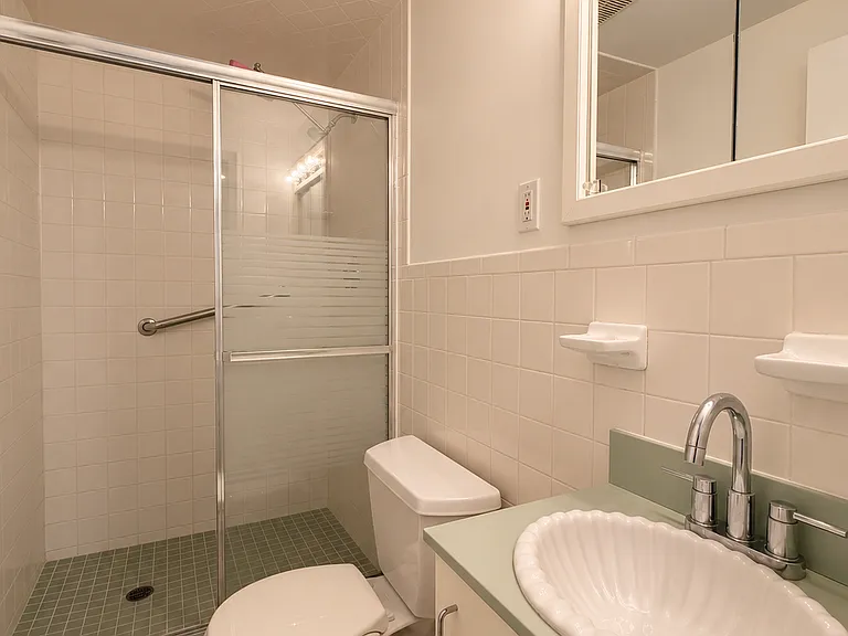 30 Lake Shore Ct #1 — Photo 11