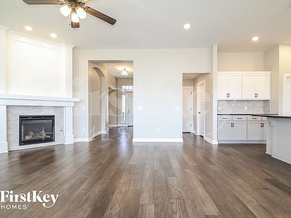 3rd image of 716 Scully Rd