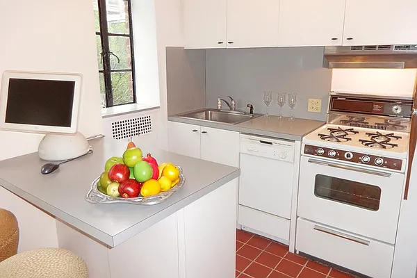 Rented by Corcoran | media 25