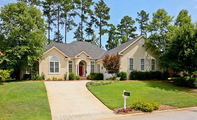 Welcoming landscaping