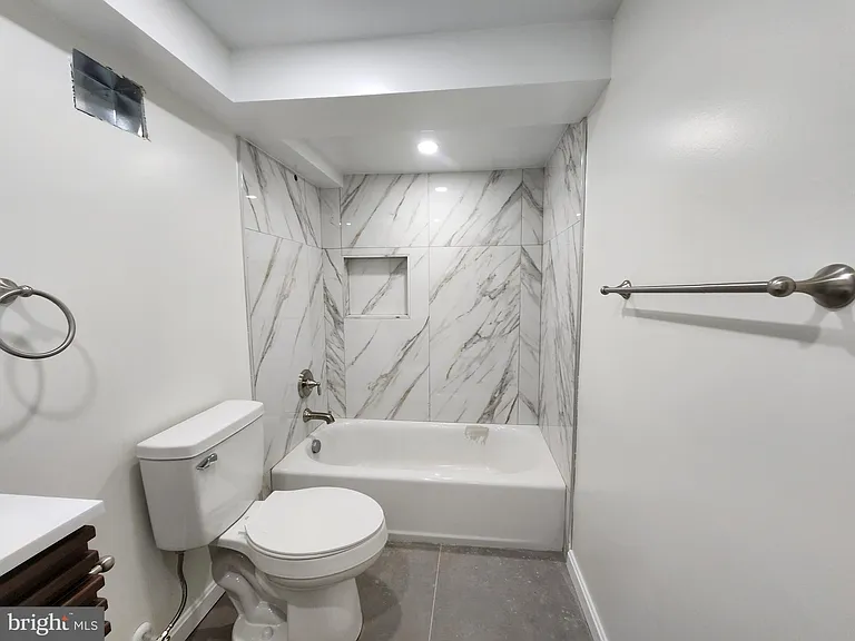 523 Wellesley St — Photo 15